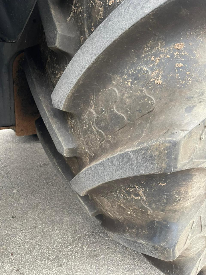 Tractor CLAAS Axion 840 CIS Hexashift