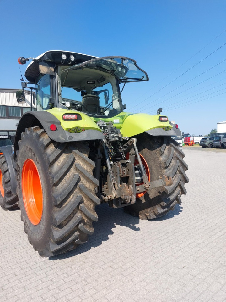 Tractor CLAAS Axion 850