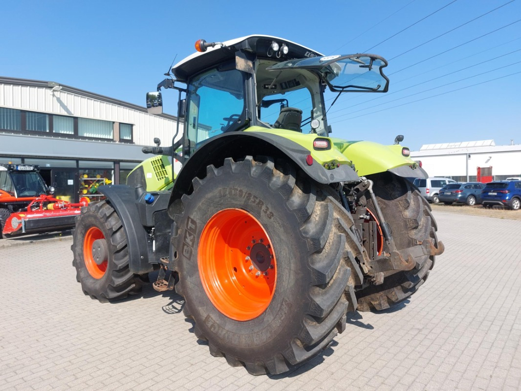 Tractor CLAAS Axion 850