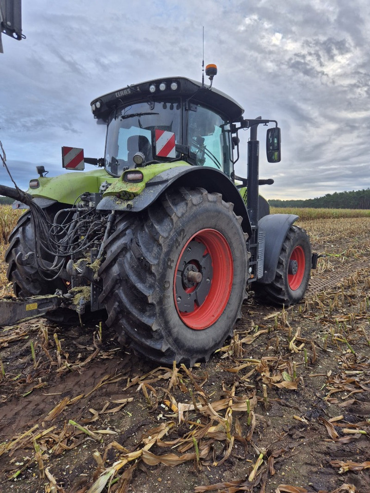 Tractor CLAAS Axion 870