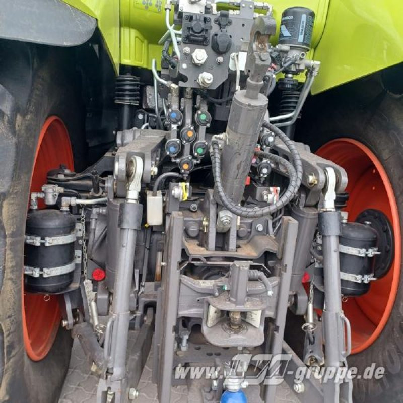 Tractor CLAAS Axion 870