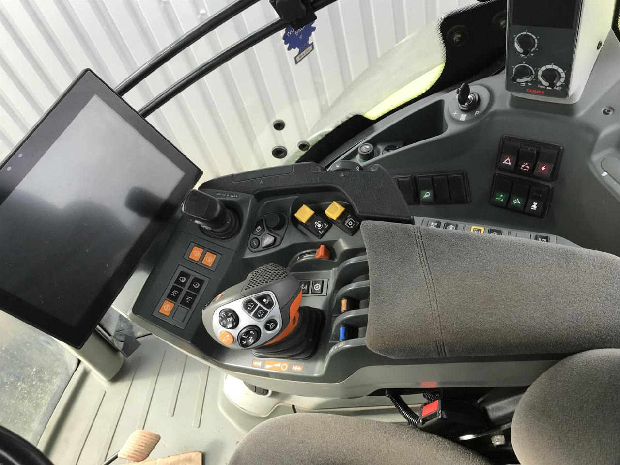 Tractor CLAAS Axion 870