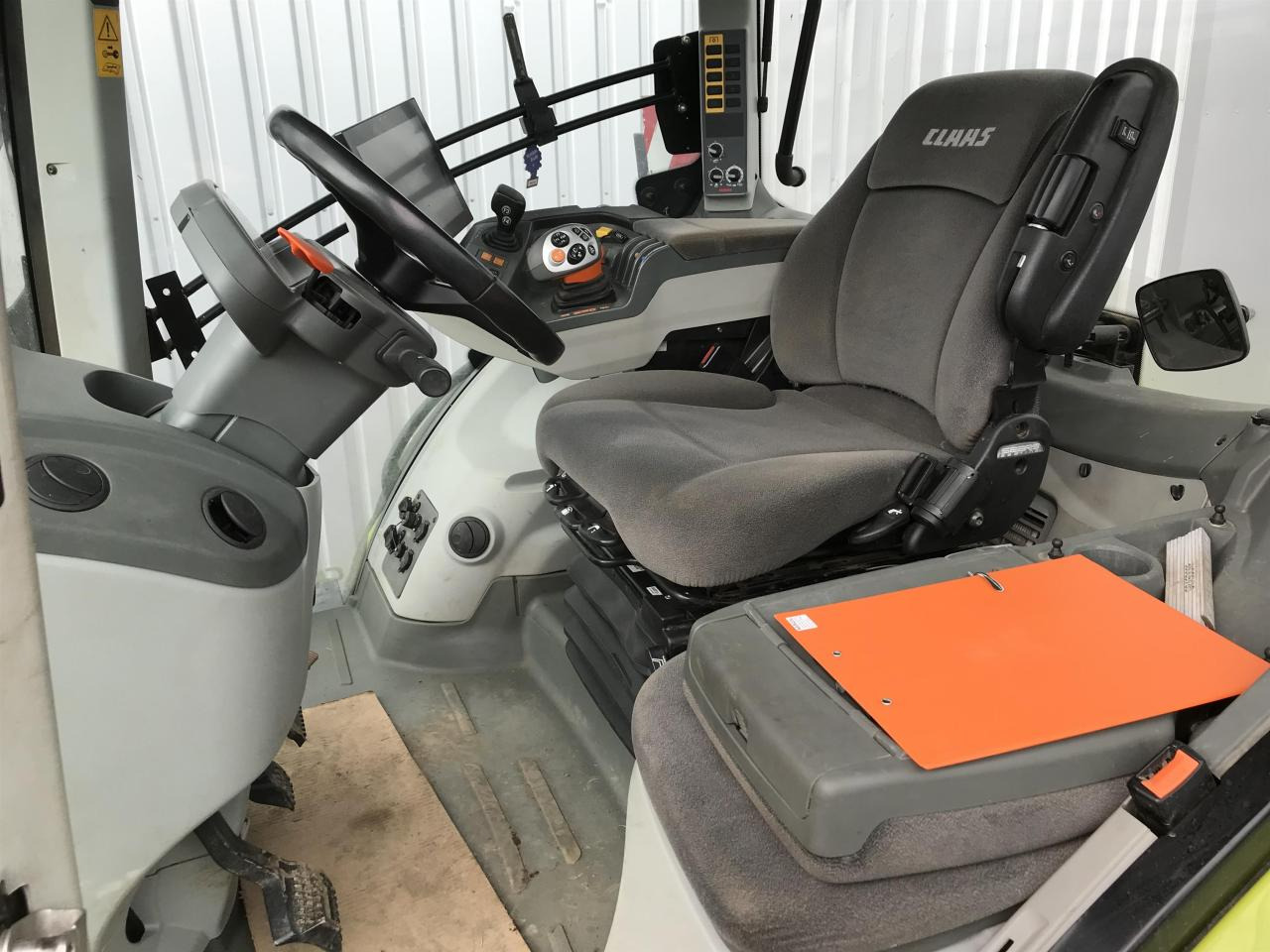 Tractor CLAAS Axion 870