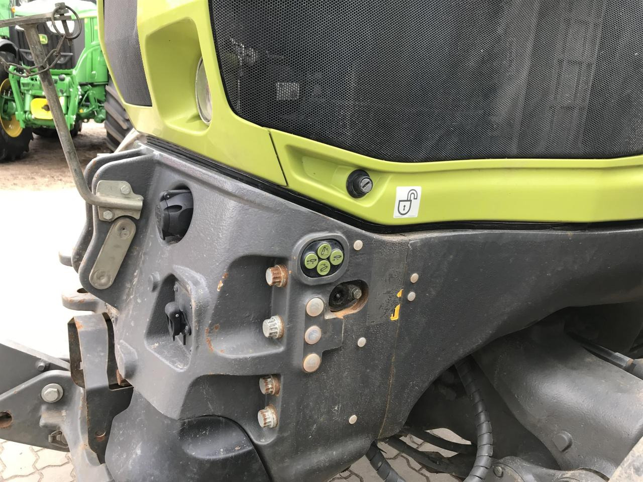 Tractor CLAAS Axion 870