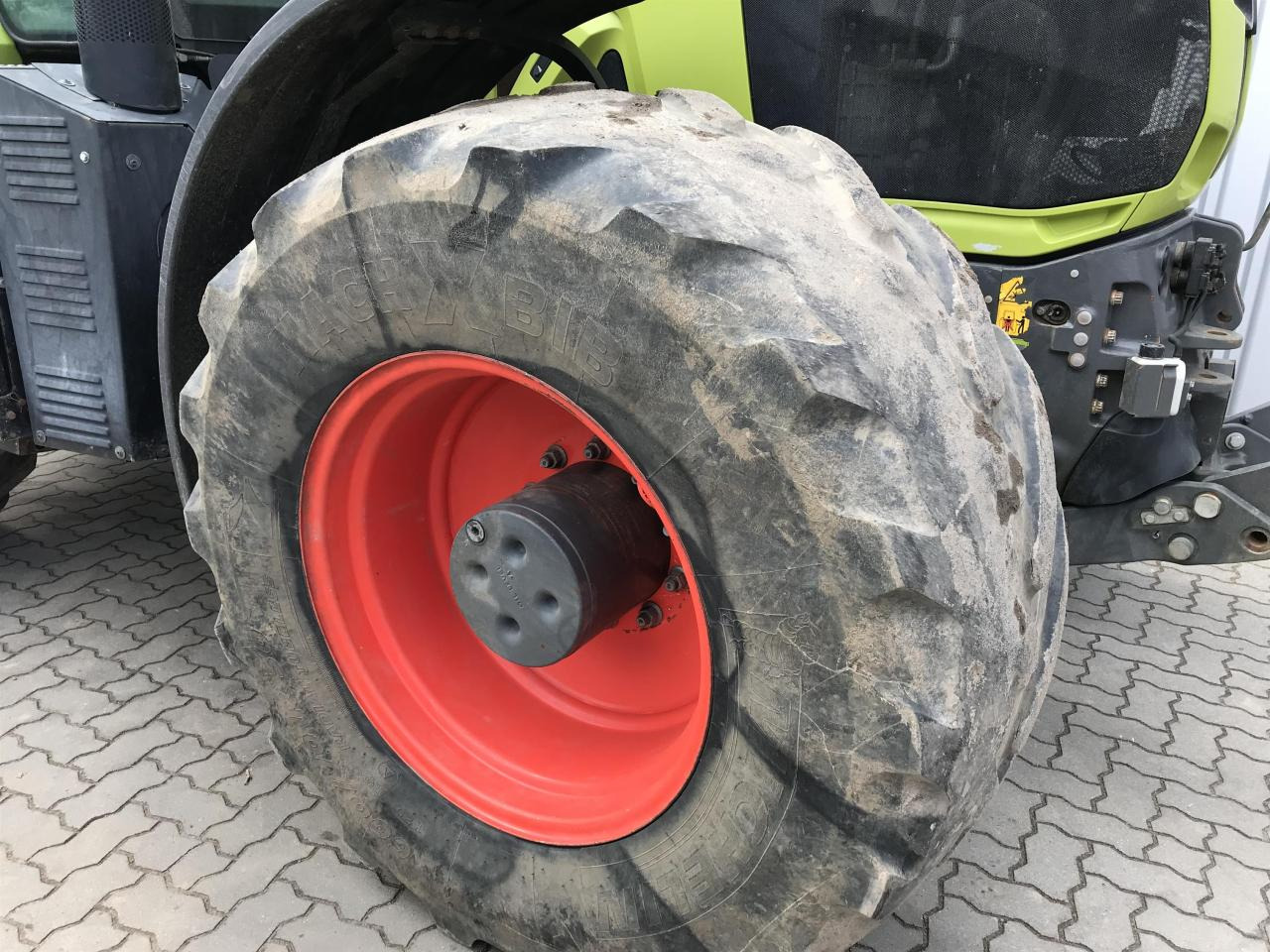 Tractor CLAAS Axion 870
