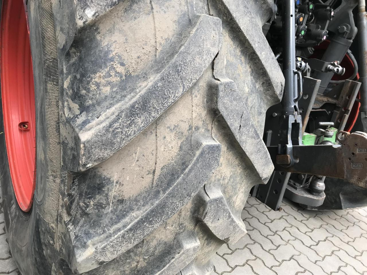 Tractor CLAAS Axion 870