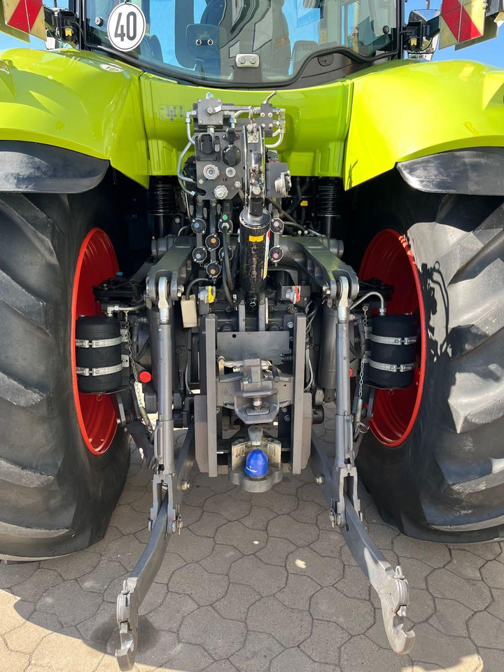 Tractor CLAAS Axion 870 C-Matic