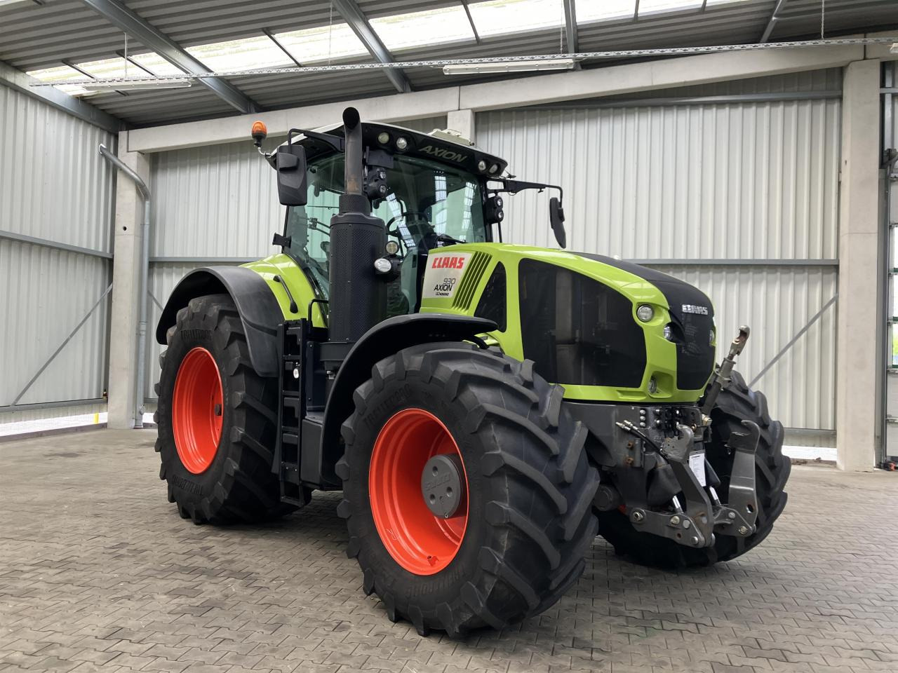 Tractor CLAAS Axion 930