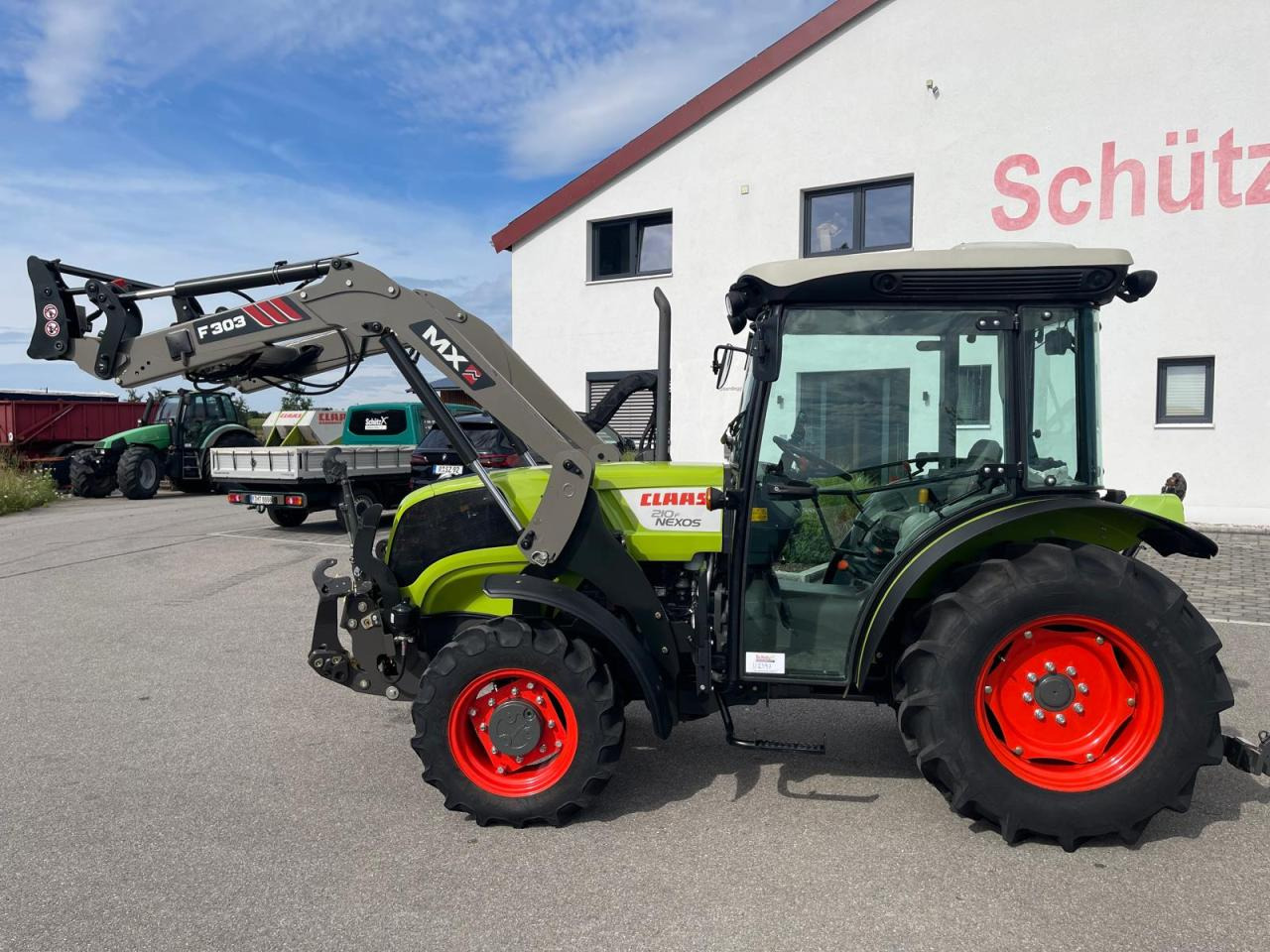 Tractor CLAAS Nexos 210 inkl. Frontlader, Frontzapfwelle