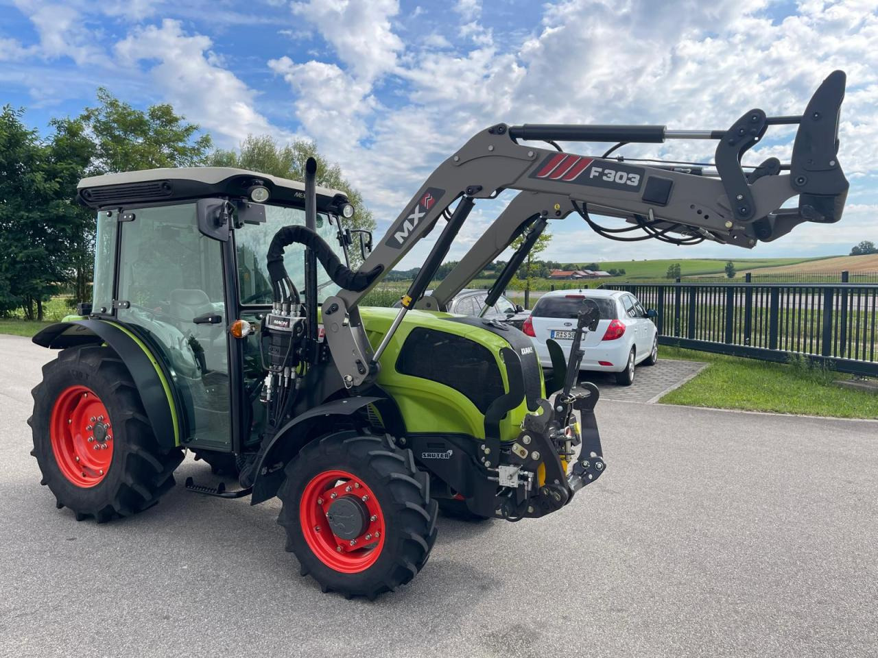 Tractor CLAAS Nexos 210 inkl. Frontlader, Frontzapfwelle
