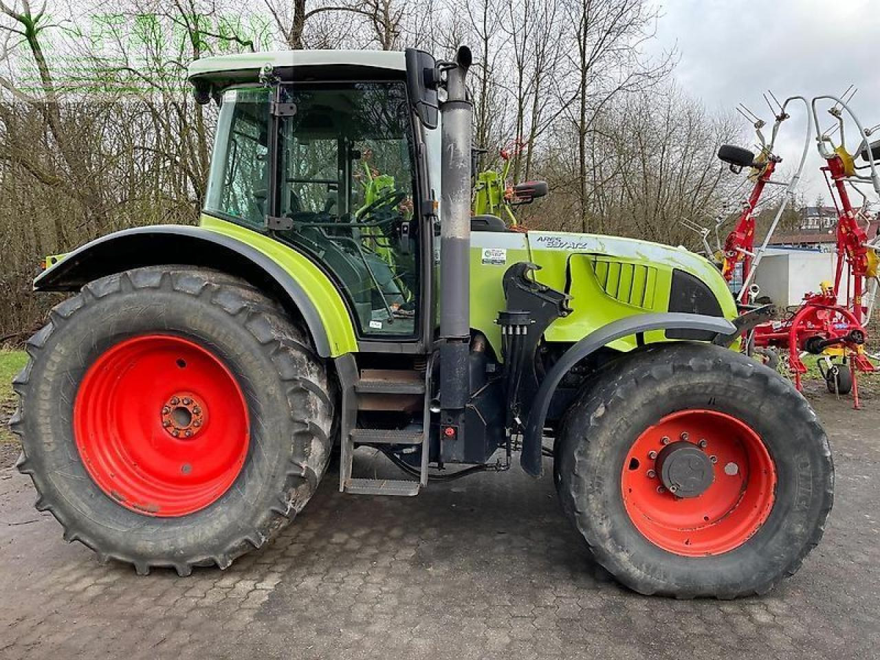 Tractor CLAAS ares 697 atz mit fronthydraulik und frontladerkonsolen stoll ATZ