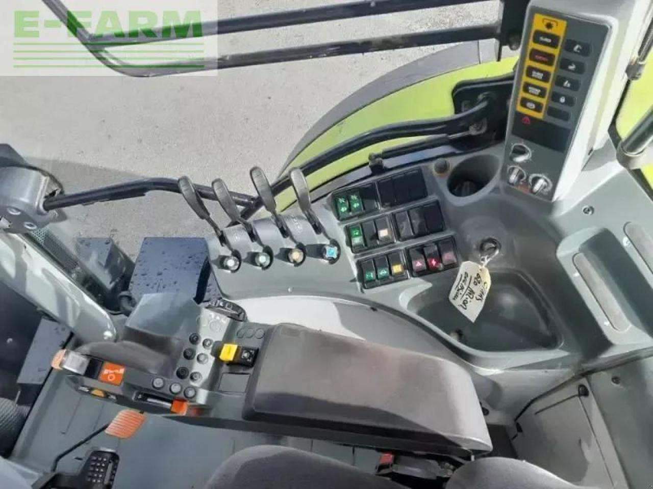 Tractor CLAAS arion620