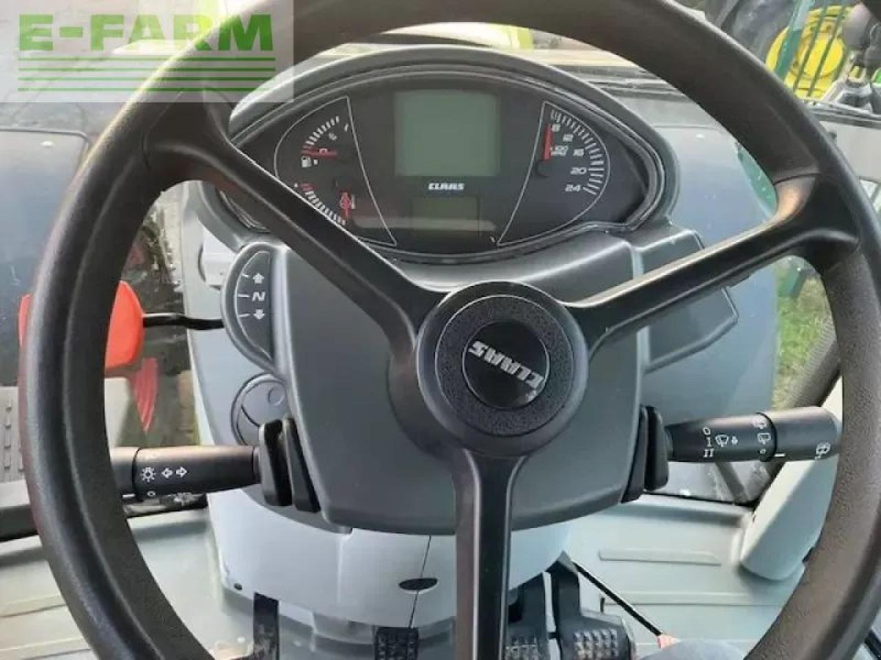 Tractor CLAAS arion620