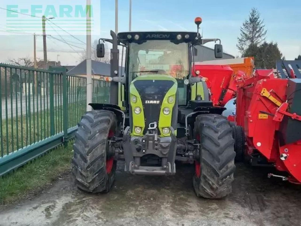 Tractor CLAAS arion620