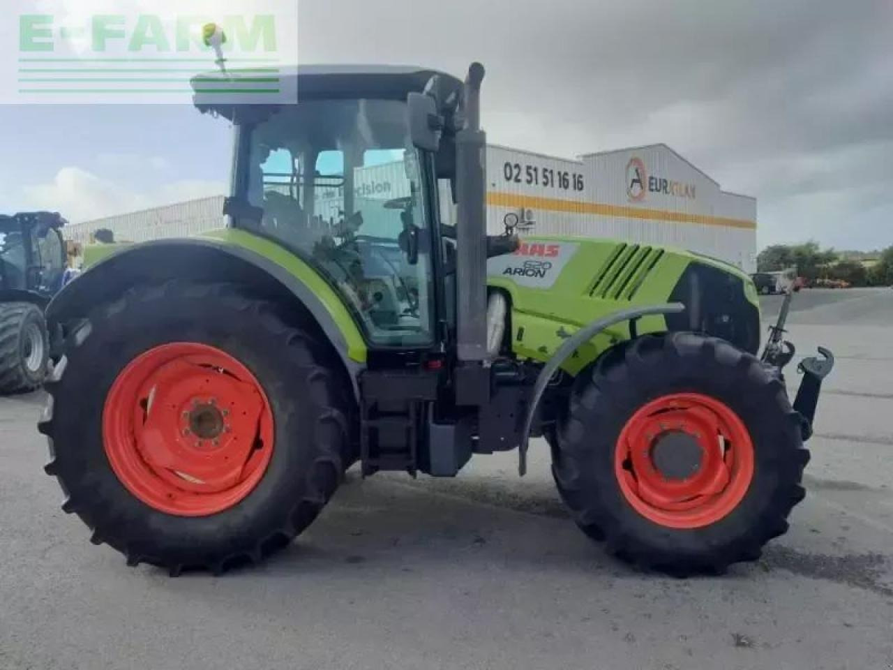 Tractor CLAAS arion620