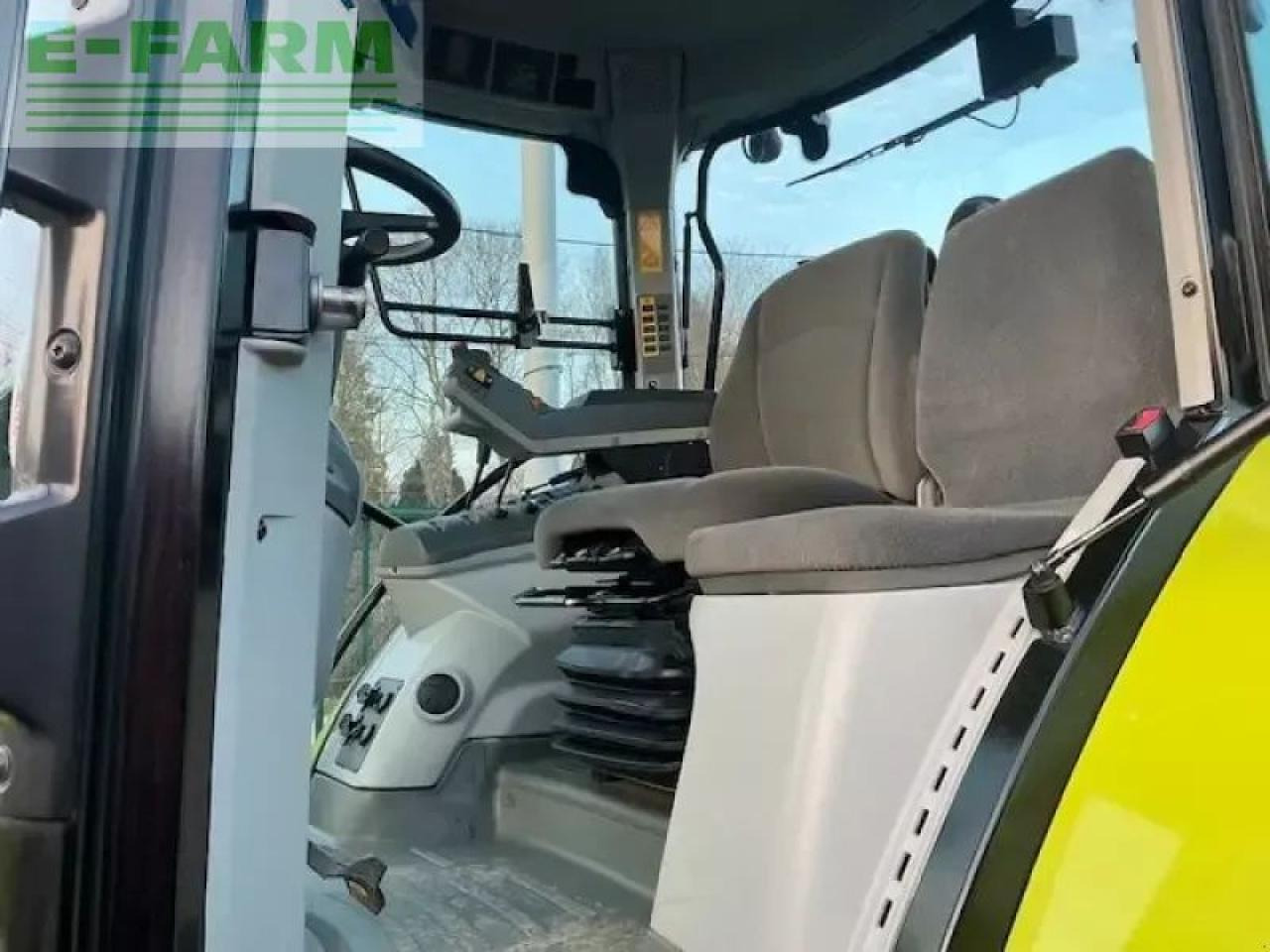Tractor CLAAS arion620