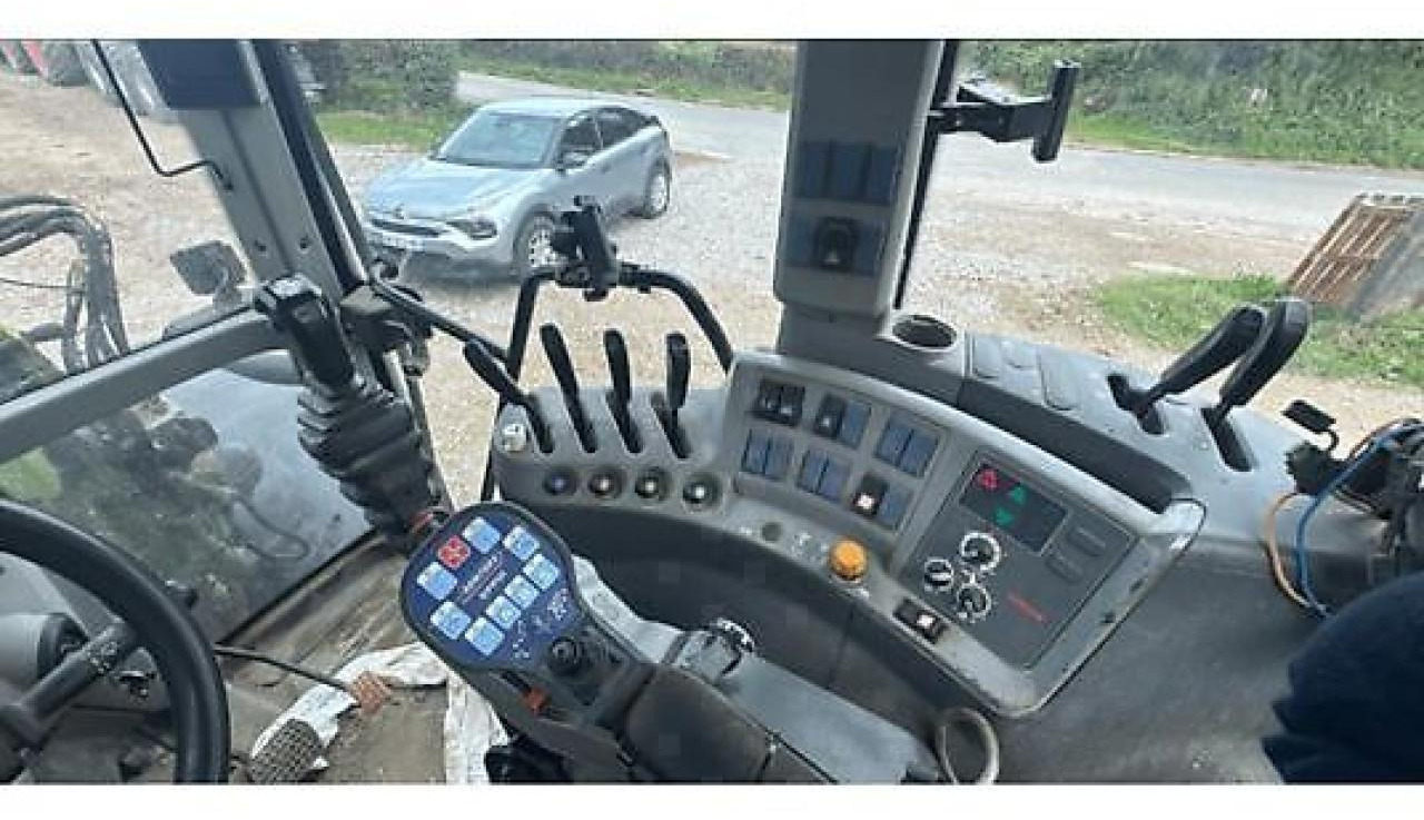 Tractor CLAAS arion640