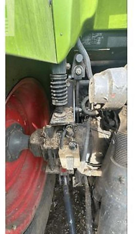 Tractor CLAAS arion640