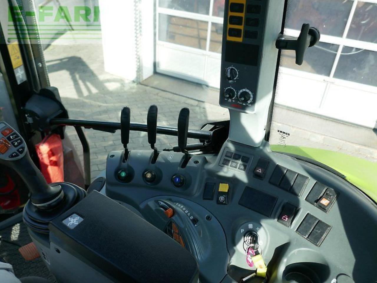 Tractor CLAAS arion 420