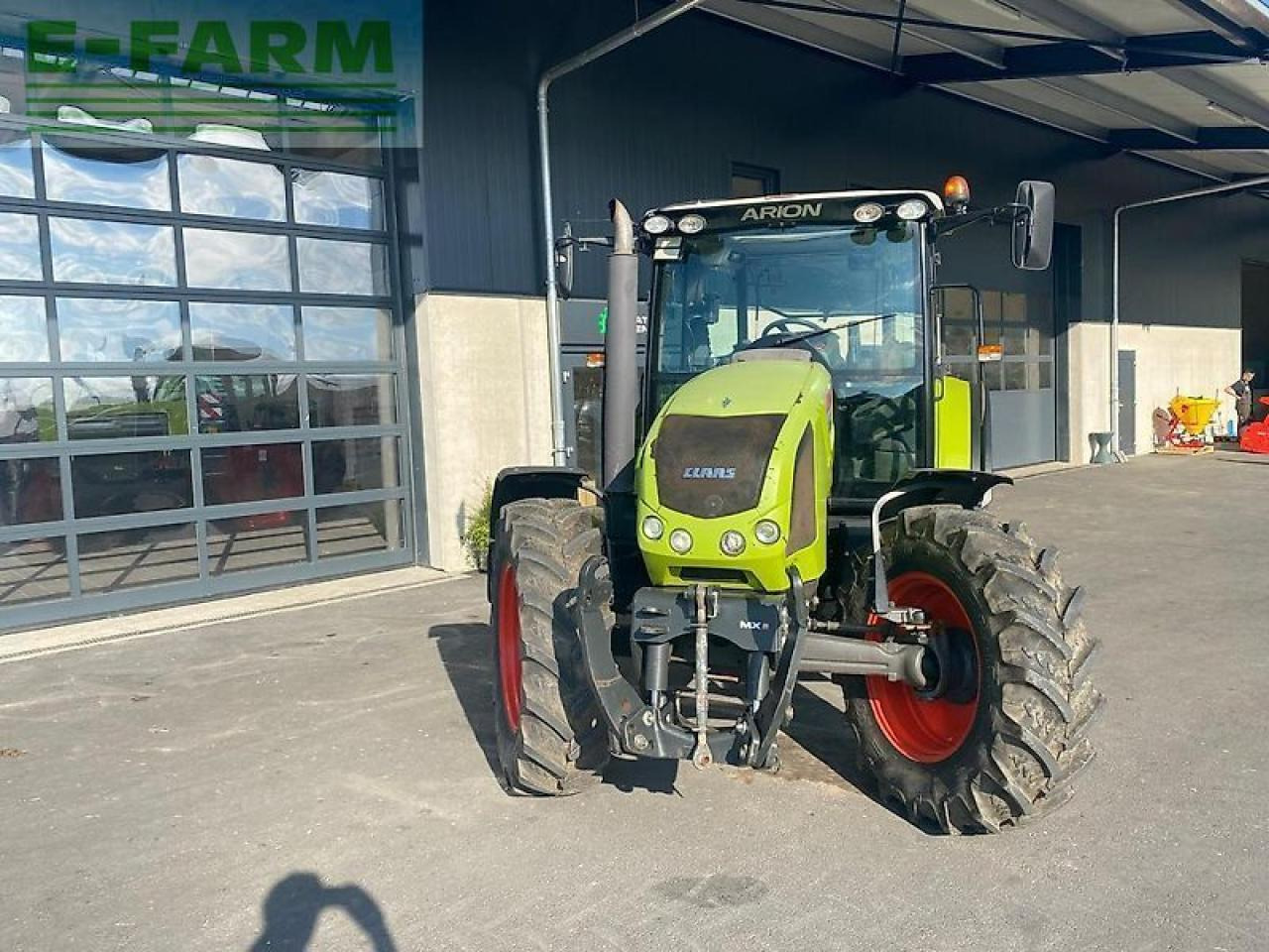 Tractor CLAAS arion 420 cis mit lenksystem und frontkraftheber