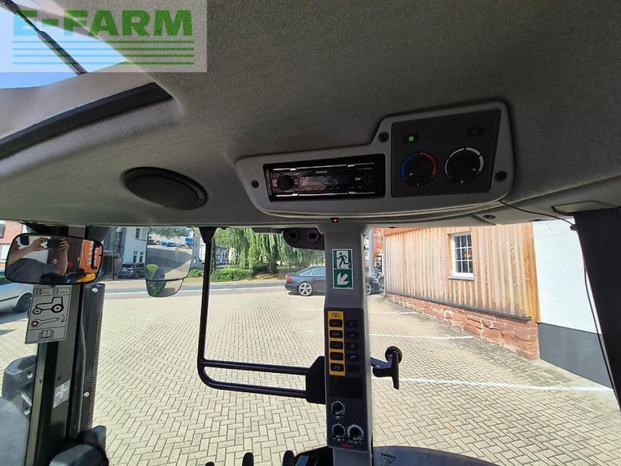 Tractor CLAAS arion 420 mit frontladerkonsolen, fkh und fzw