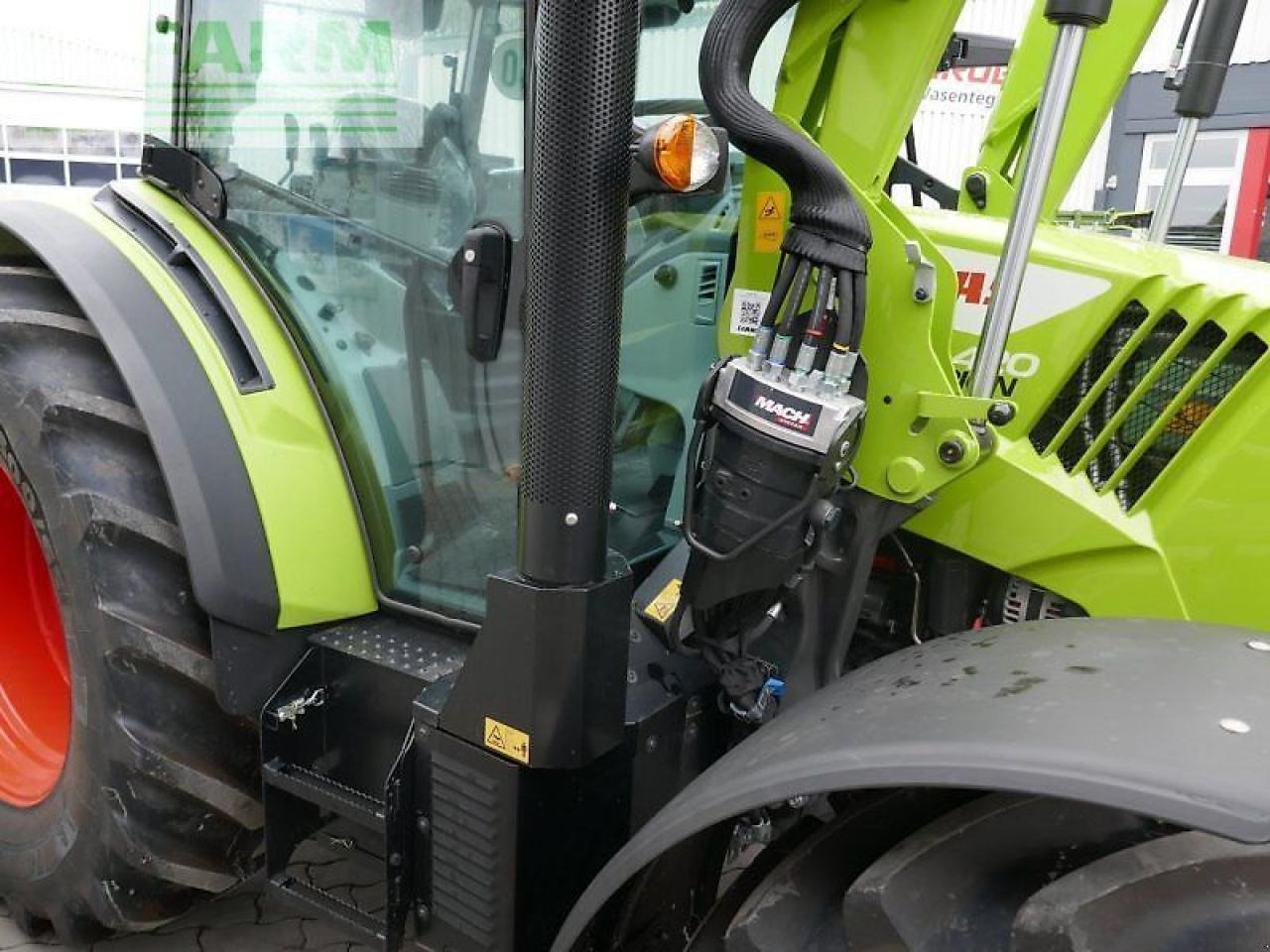 Tractor CLAAS arion 420 panoramic