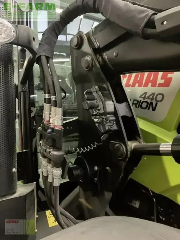 Tractor CLAAS arion 440