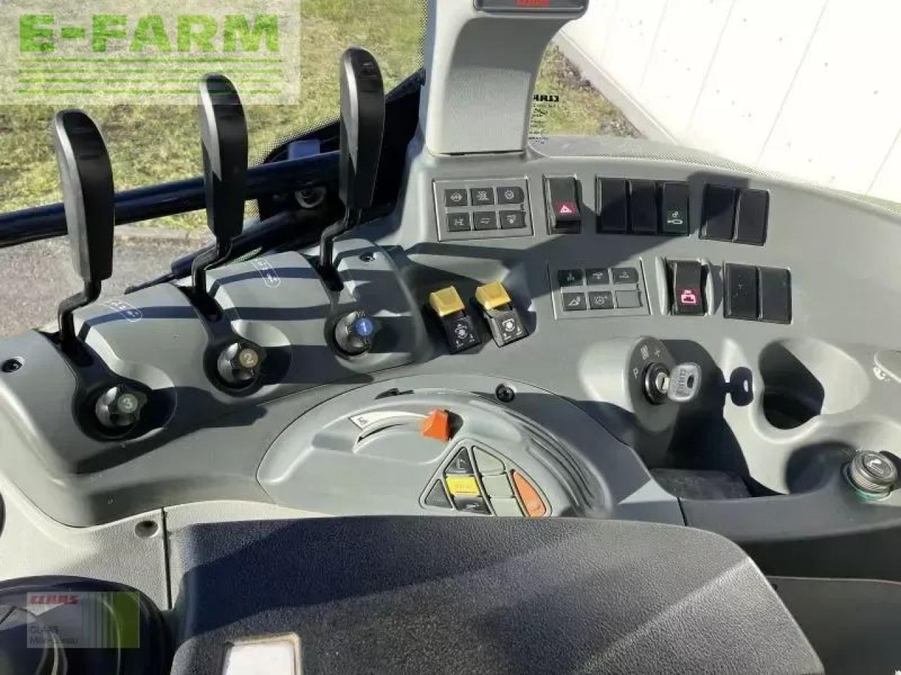 Tractor CLAAS arion 440 cis mit fl 120 CIS