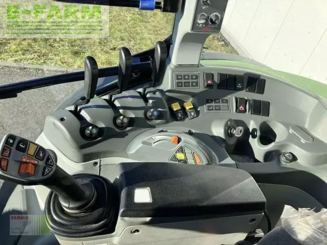 Tractor CLAAS arion 440 cis mit fl 120 CIS