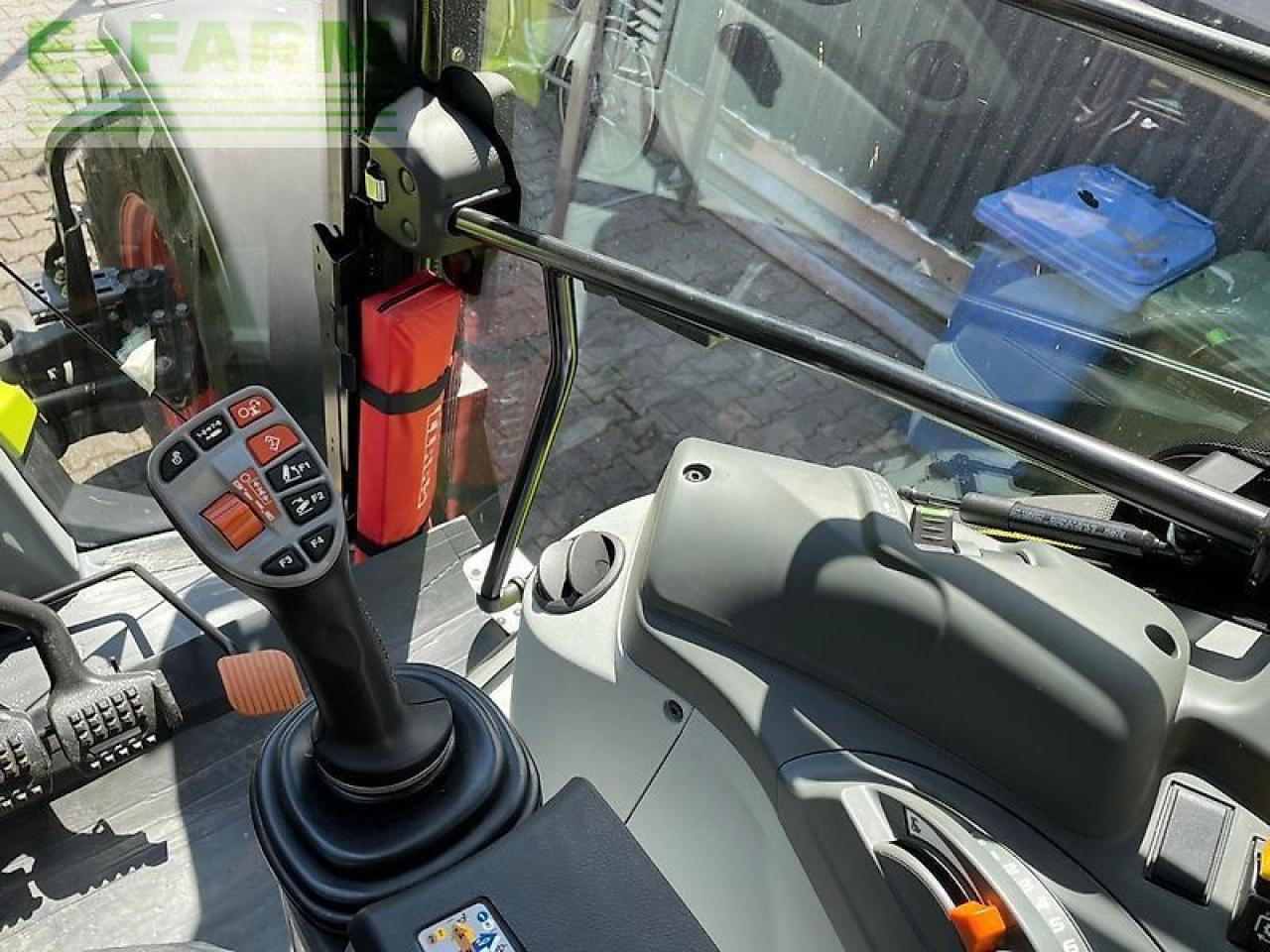 Tractor CLAAS arion 450 stage v