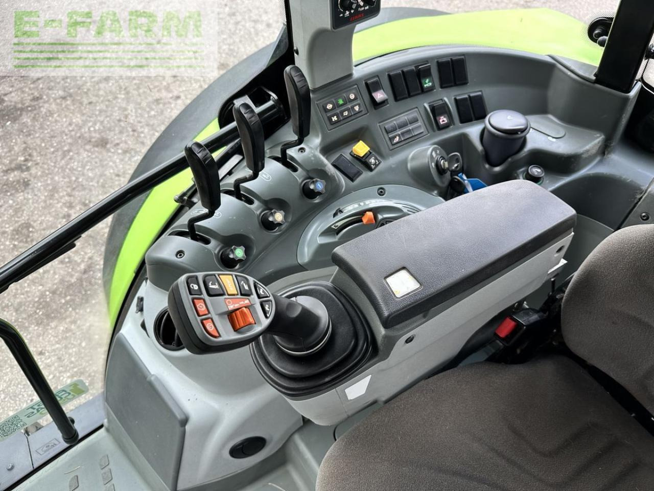 Tractor CLAAS arion 460