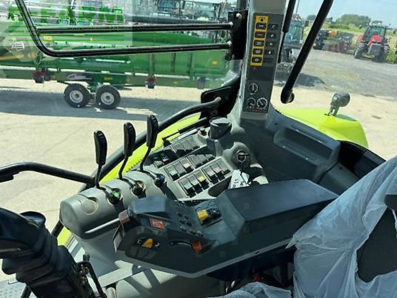 Tractor CLAAS arion 520