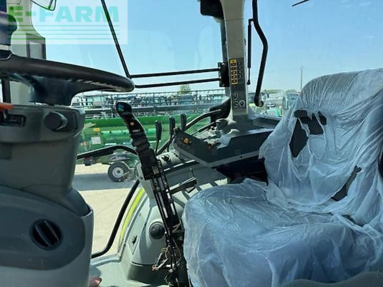 Tractor CLAAS arion 520