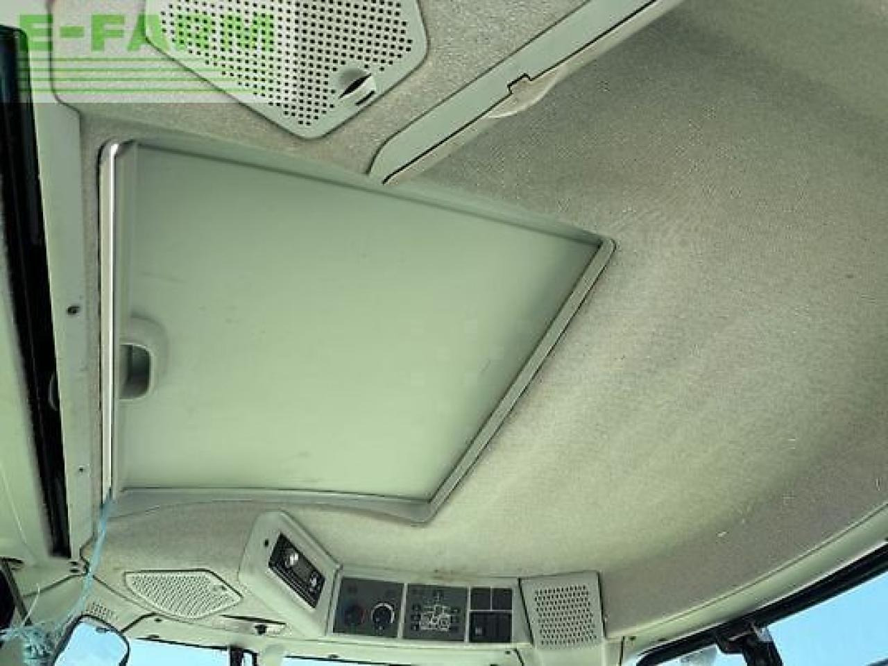 Tractor CLAAS arion 520