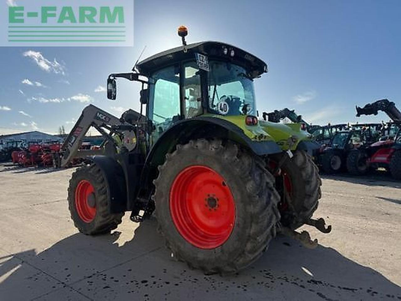 Tractor CLAAS arion 520