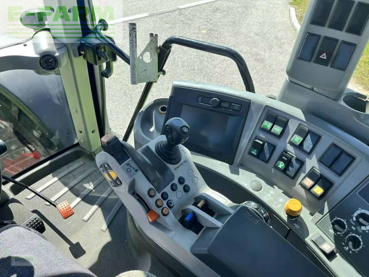 Tractor CLAAS arion 520