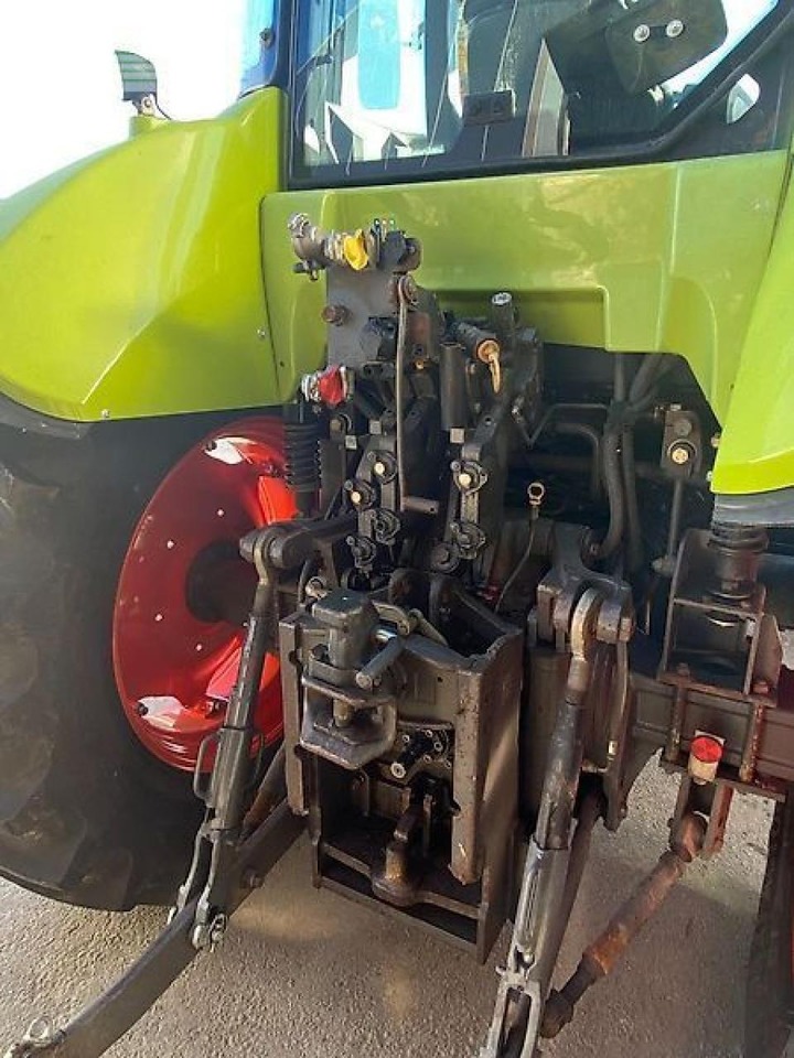 Tractor CLAAS arion 520