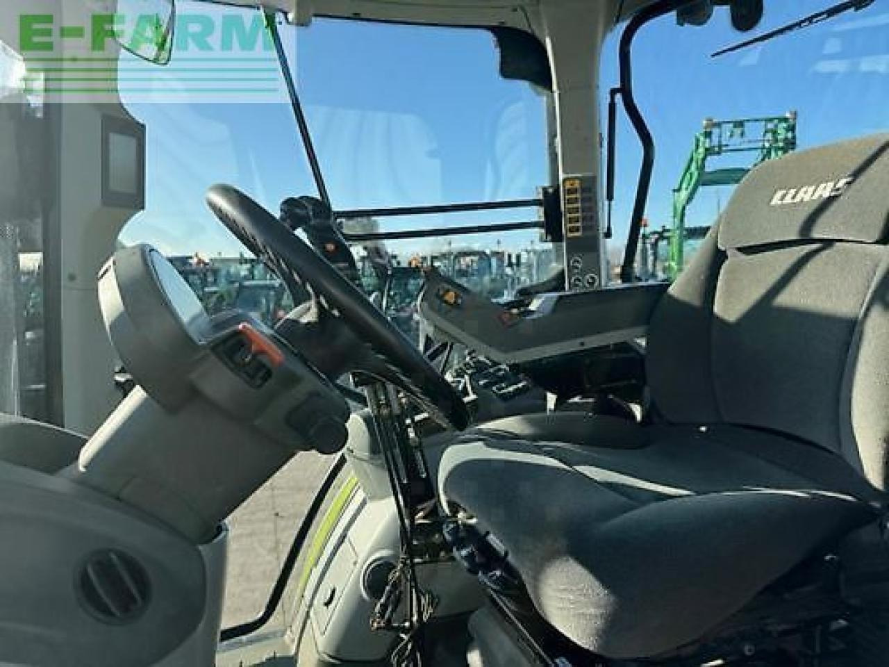 Tractor CLAAS arion 520