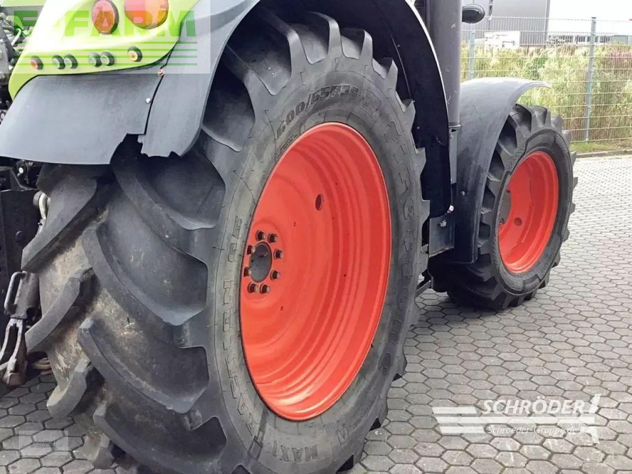 Tractor CLAAS arion 520 cebis