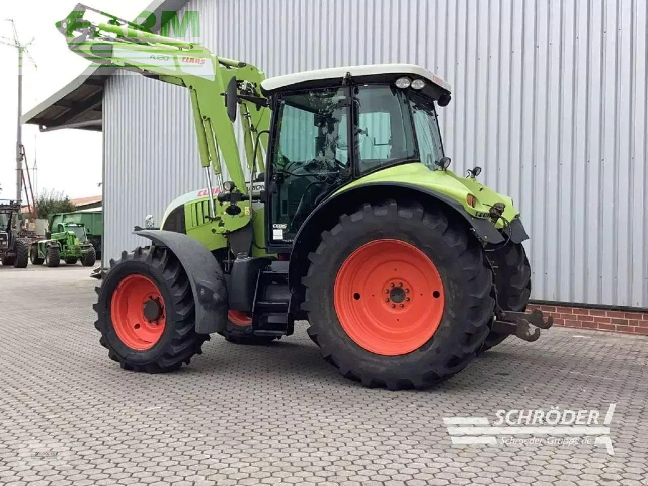 Tractor CLAAS arion 520 cebis