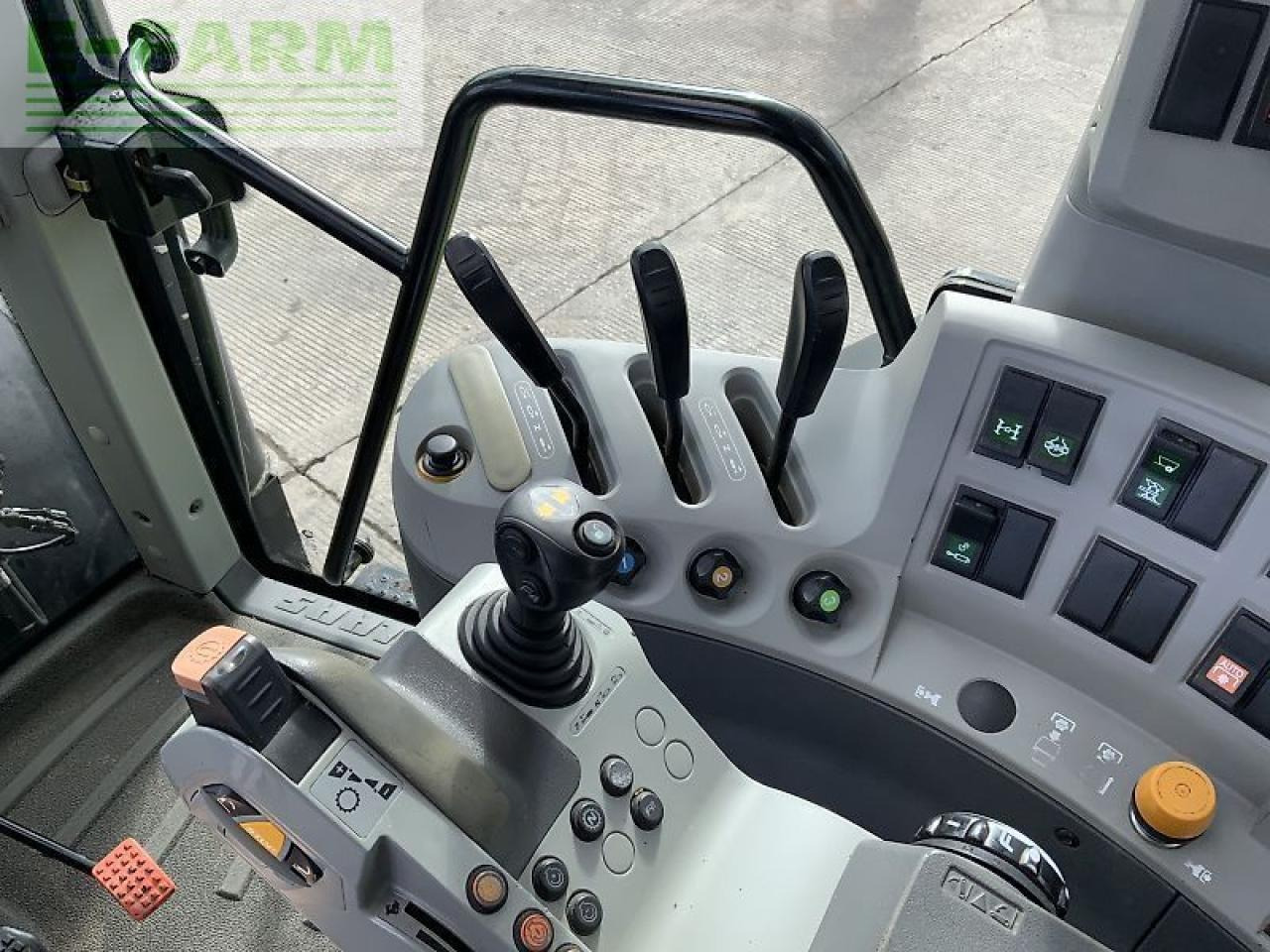 Tractor CLAAS arion 520 tractor (st23446)