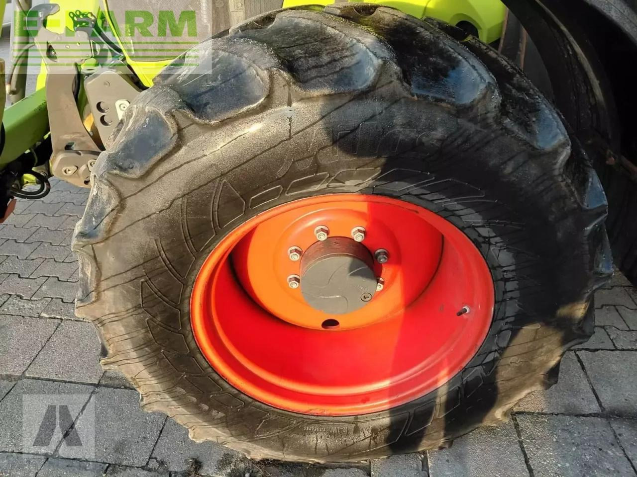 Tractor CLAAS arion 530