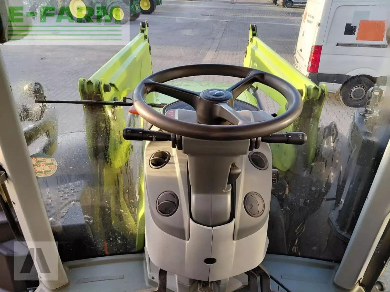 Tractor CLAAS arion 530