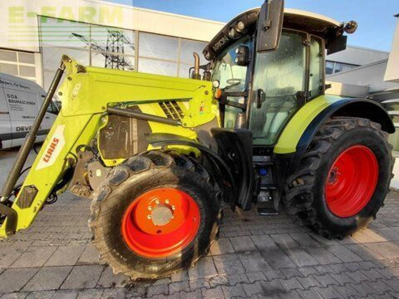 Tractor CLAAS arion 530