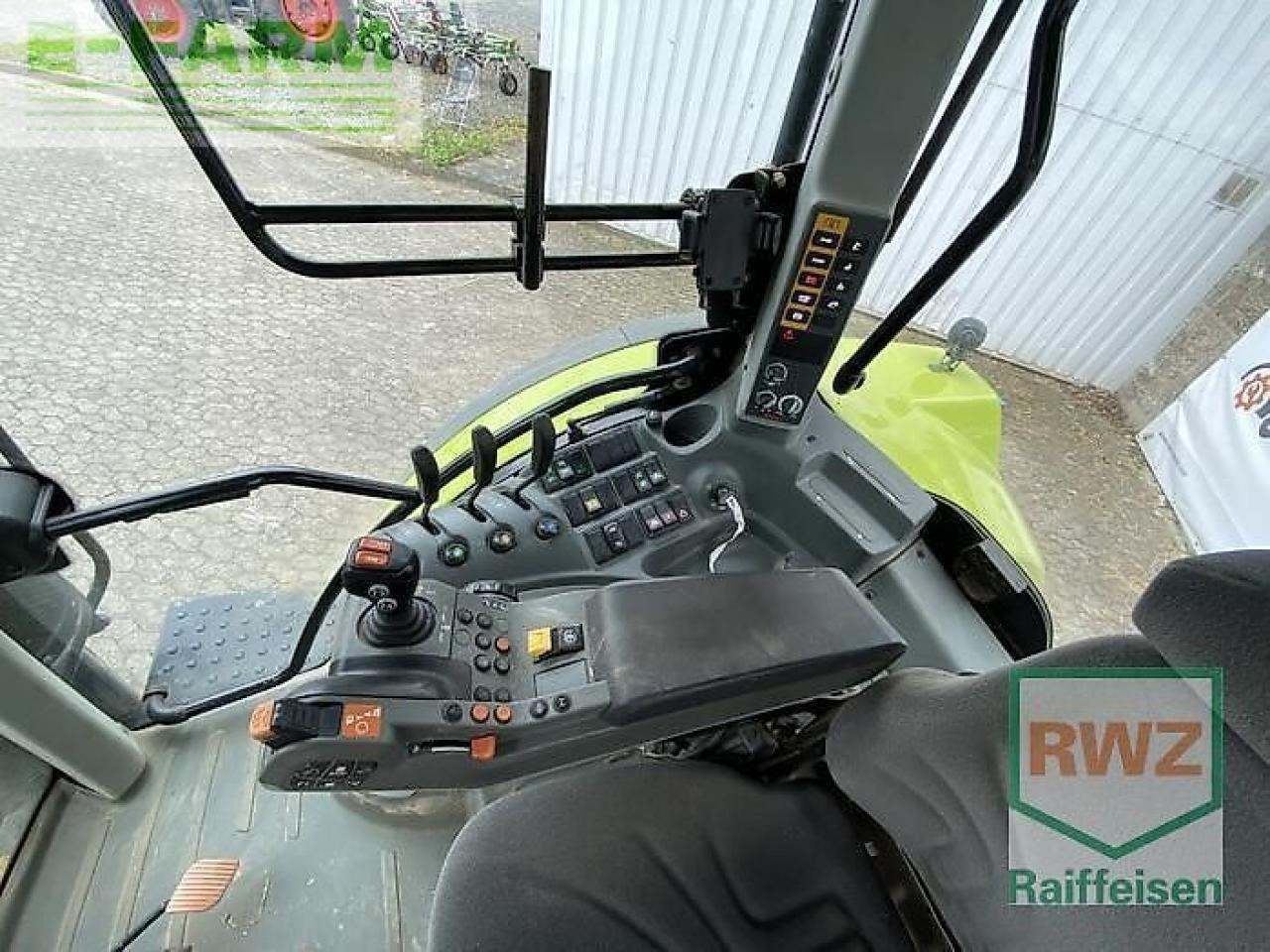Tractor CLAAS arion 530 cis CIS