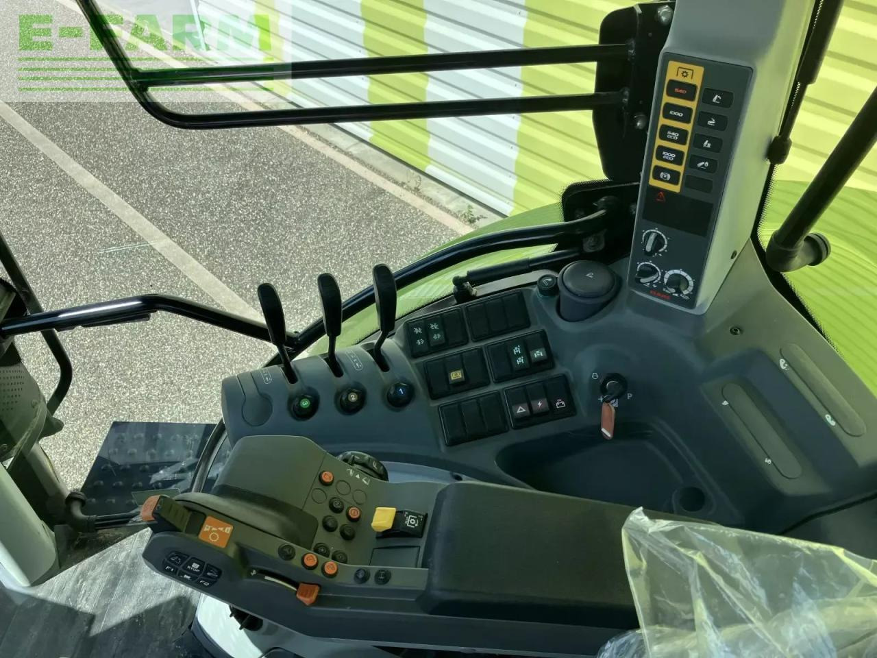 Tractor CLAAS arion 530 hexashift