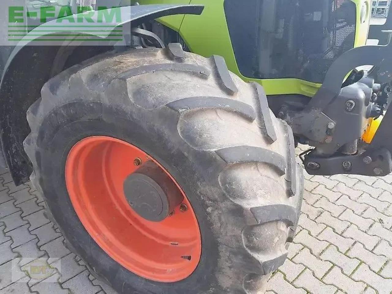 Tractor CLAAS arion 550