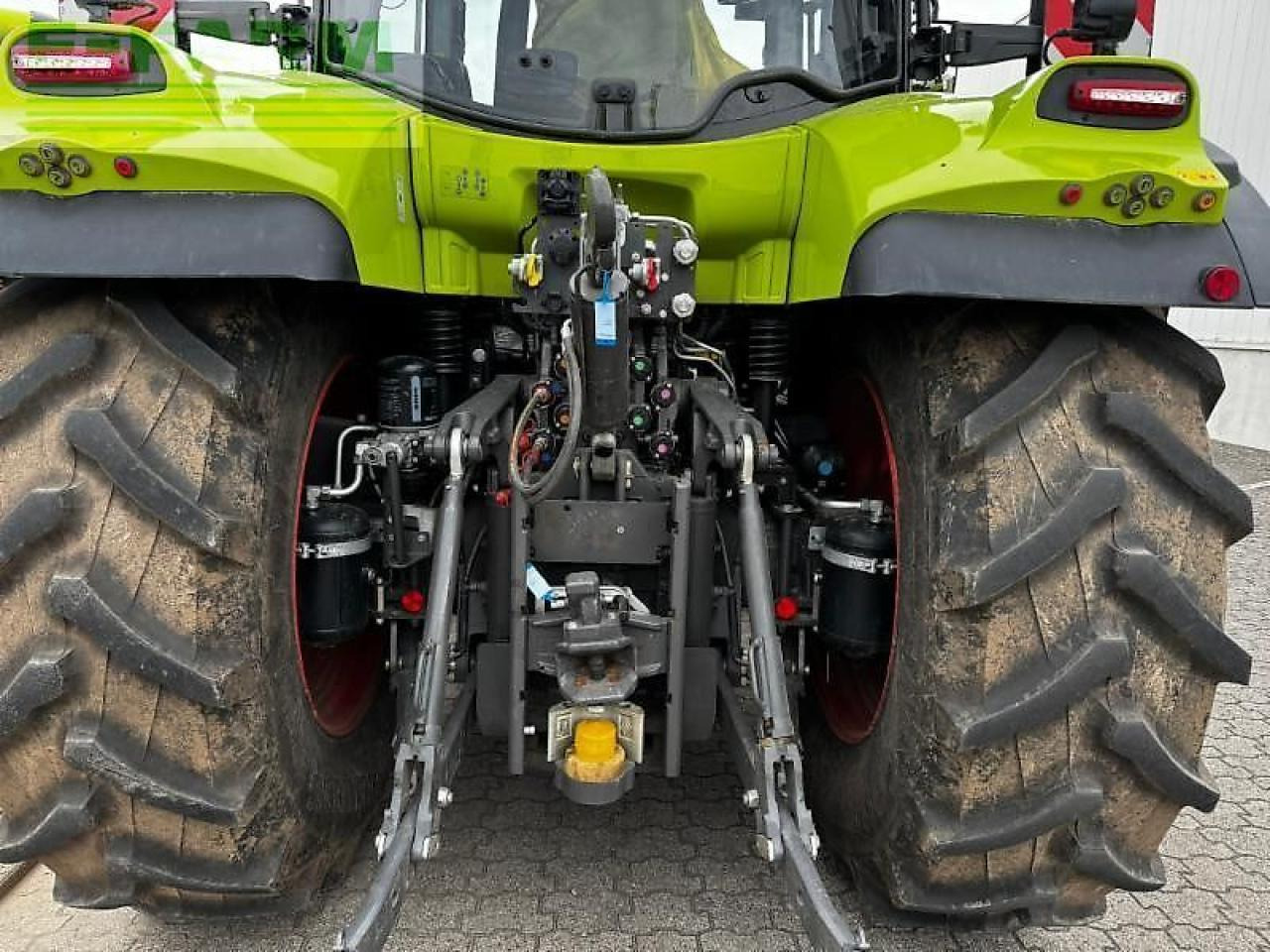 Tractor CLAAS arion 550 cmatic CMATIC