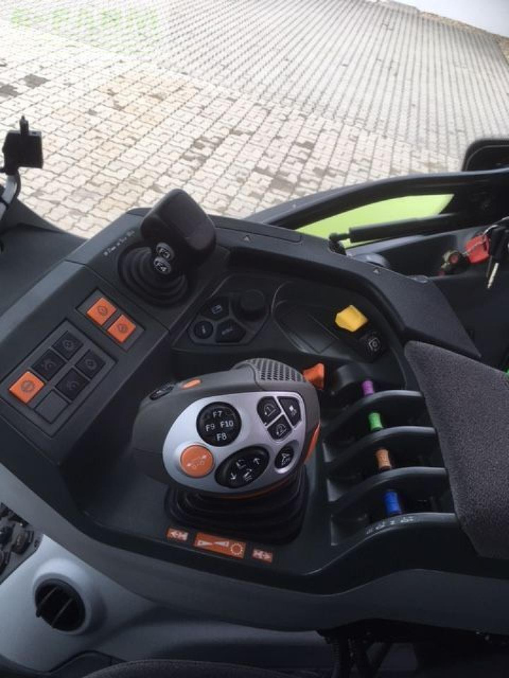 Tractor CLAAS arion 550 cmatic cebis CMATIC CEBIS