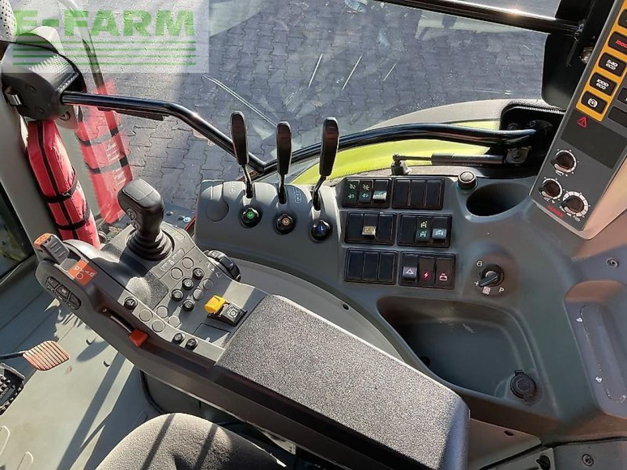 Tractor CLAAS arion 610